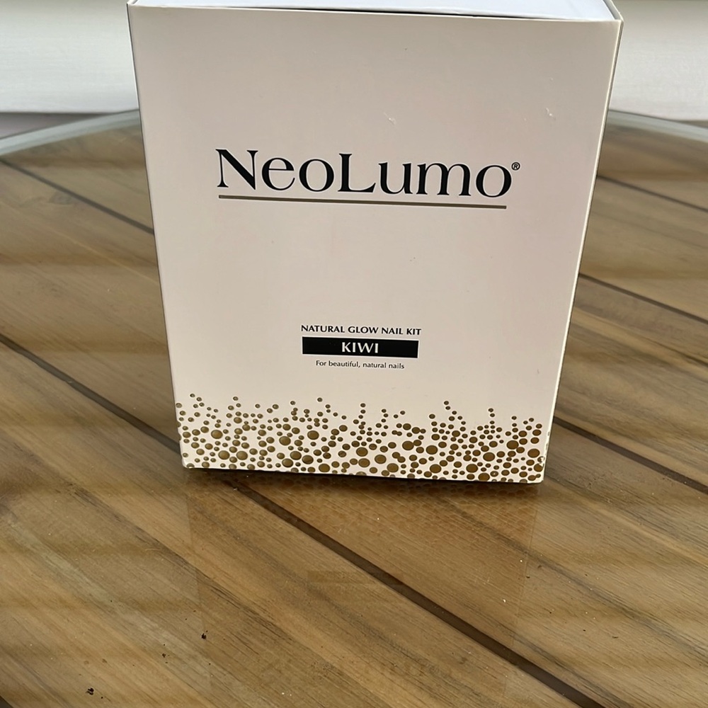 NeoLumo natural glow nail kit, kiiwi for beautiful natural nails new